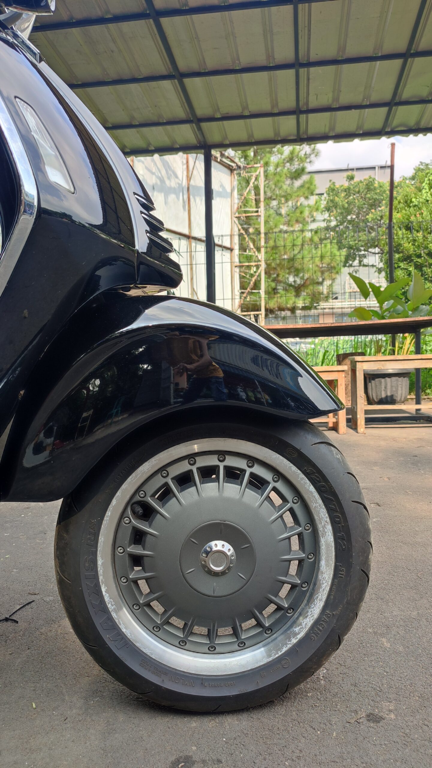 Vespa 946 Ricordo Italiano (2013) - Black - Image 2