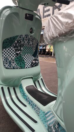 [NEW] Vespa LX 125 iGet - Batik Edition - Image 8