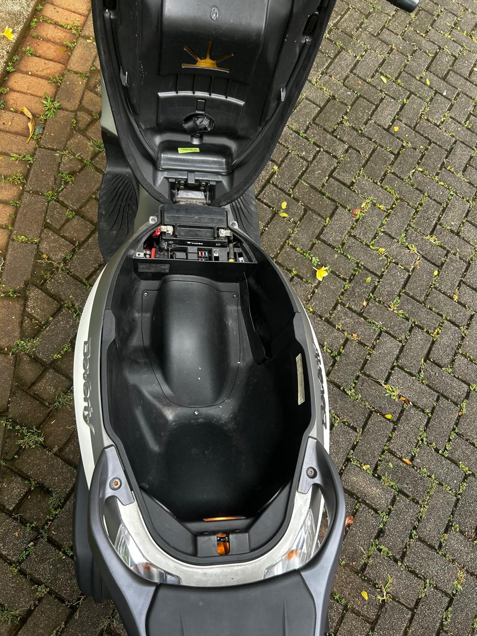 Piaggio Beverly 350cc Sport Touring - Image 7