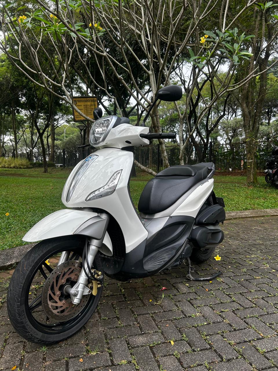 Piaggio Beverly 350cc Sport Touring