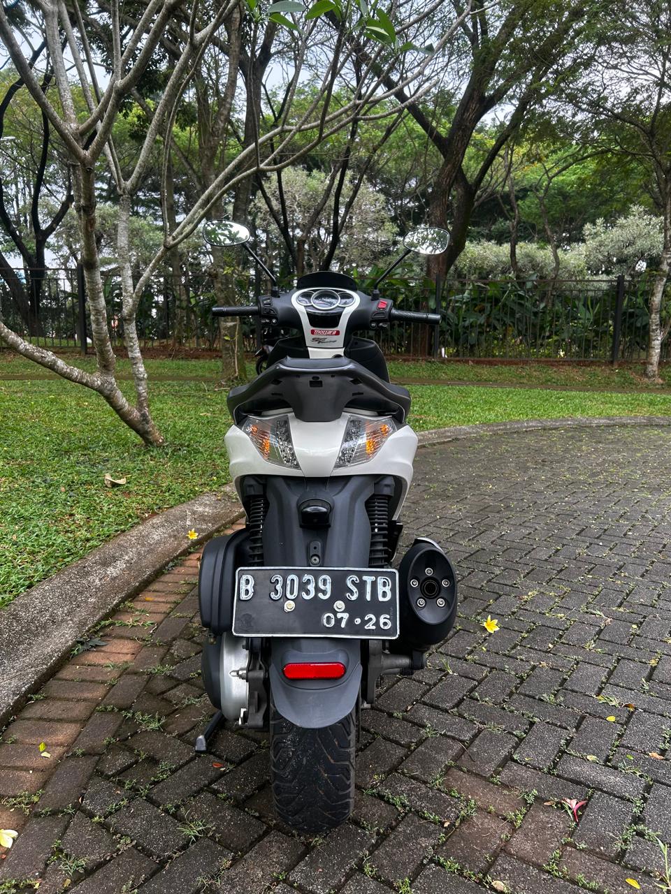 Piaggio Beverly 350cc Sport Touring - Image 9
